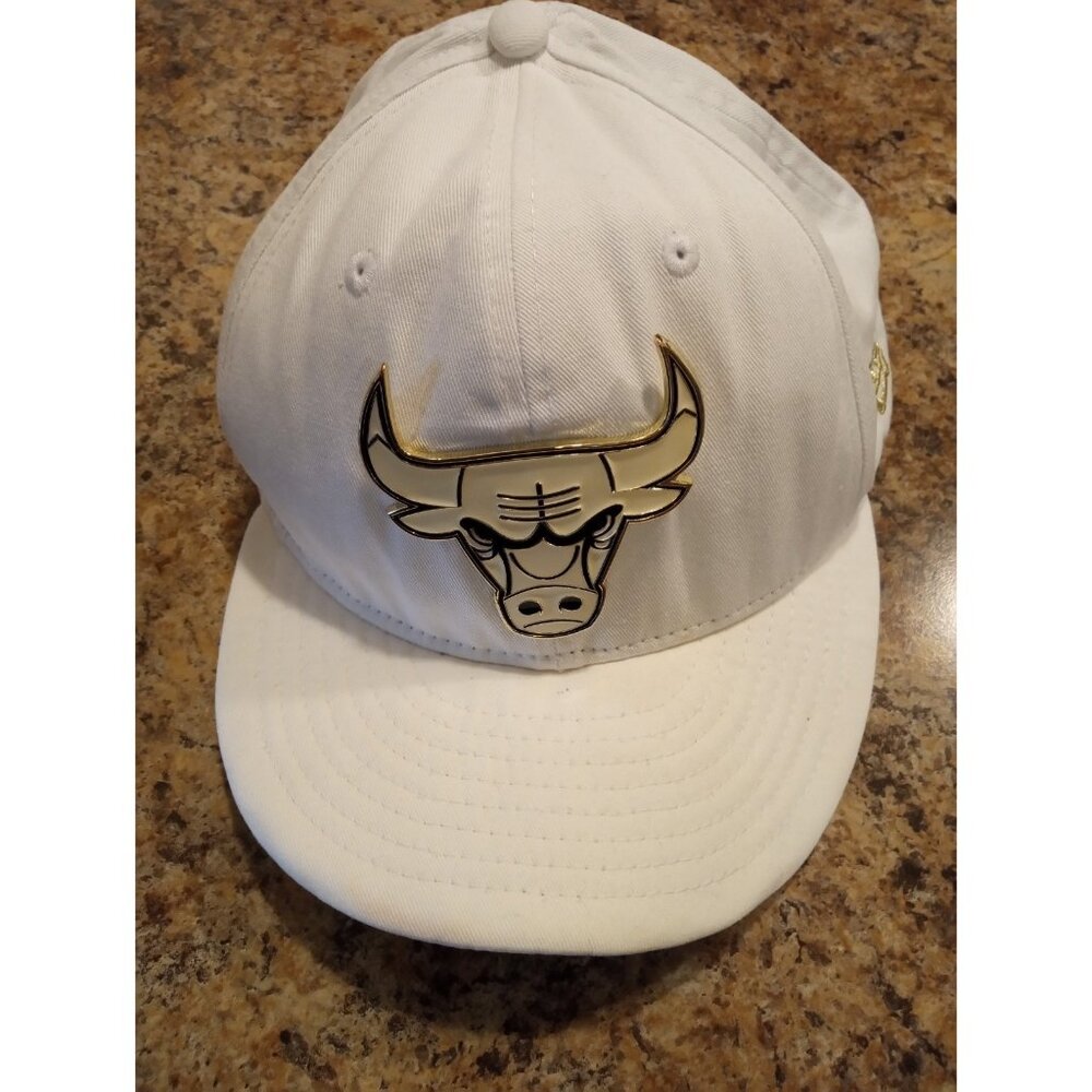 New Era 9Fifty NBA Chicago Bulls White/Silver Snapback w/ Bull